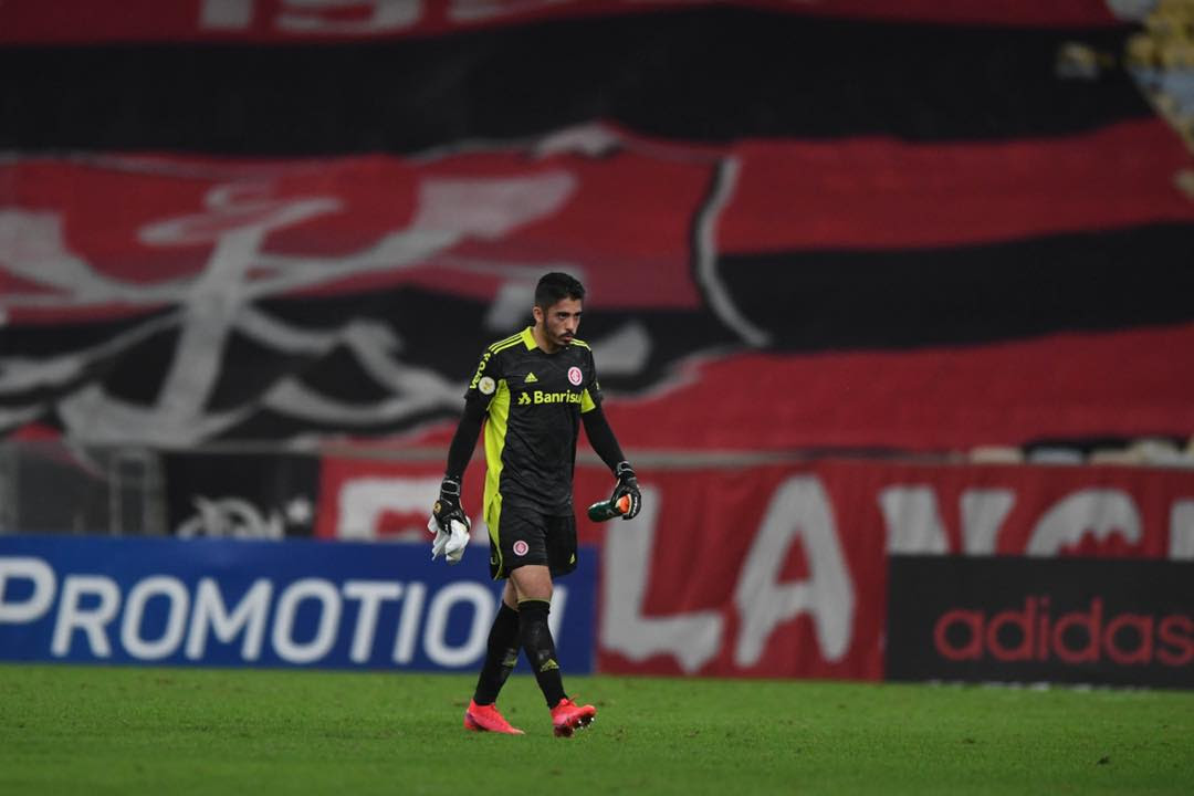 Após grande atuação, goleiro Daniel comemora vitória do Internacional sobre o Flamengo no Brasileirão