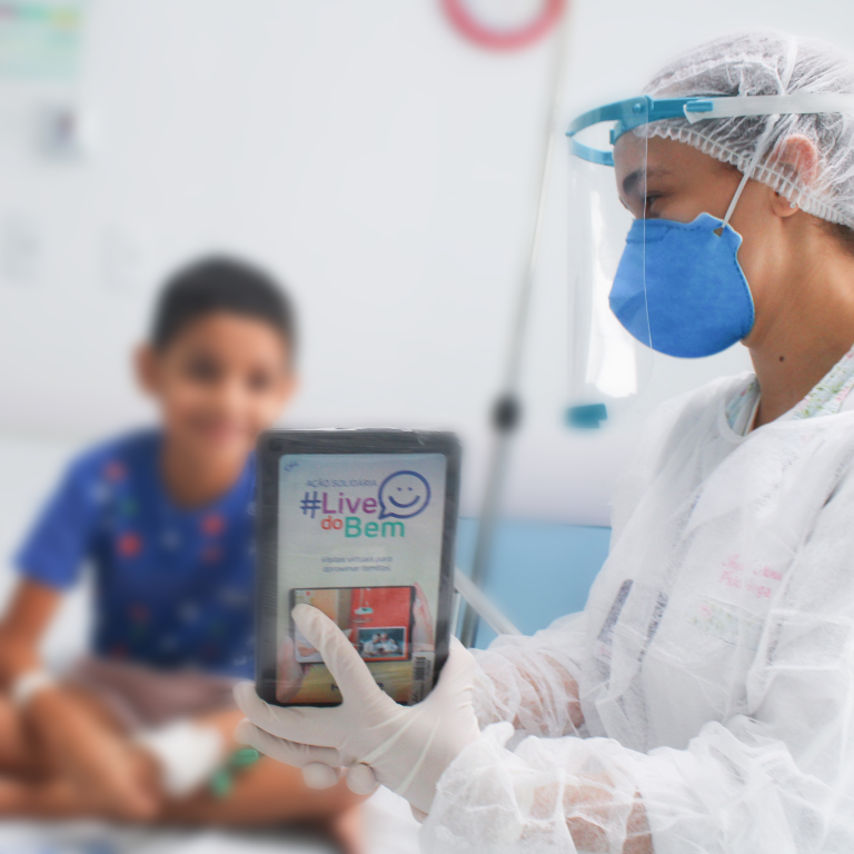 Martagão usa tablets para pacientes com covid se comunicarem com familiares