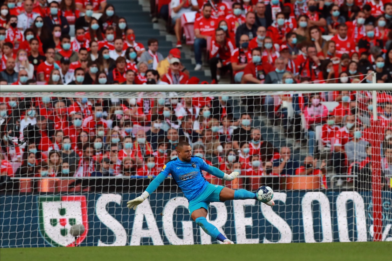 Melhor em campo contra o Benfica, Samuel Portugal comemora vitória e avalia momento