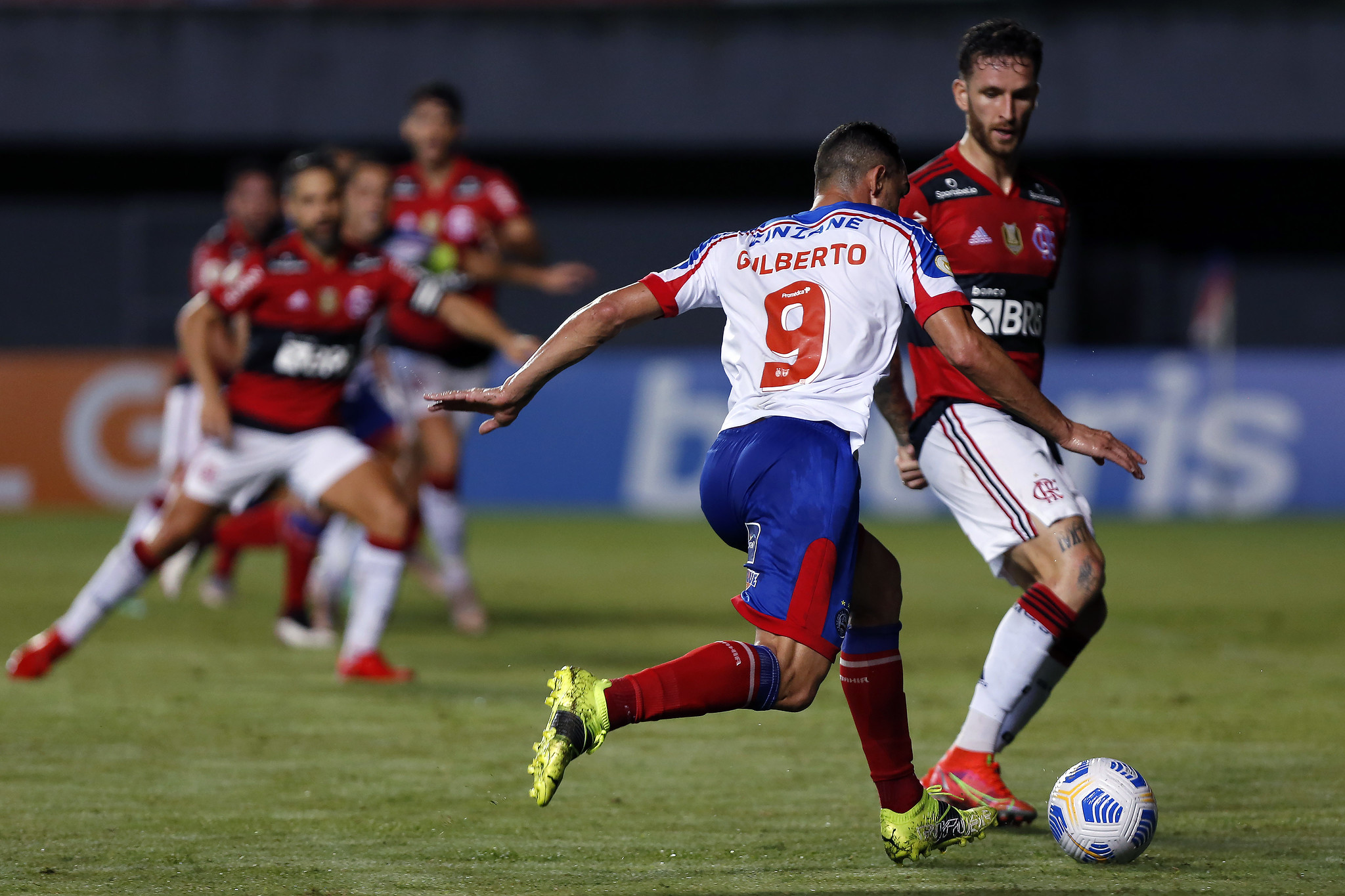 Bahia joga mal e é atropelado pelo Flamengo em Pituaçu