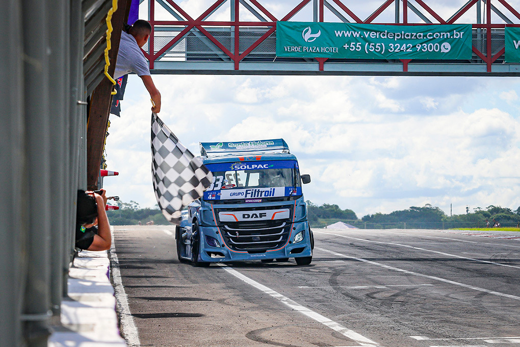 Fórmula Truck inicia a temporada com as vitórias de Joãozinho Santa Helena e Rampon