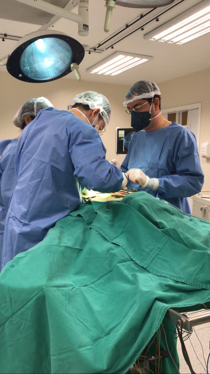 HEC realiza a primeira cirurgia de correção de escoliose pediátrica do interior do estado pelo SUS