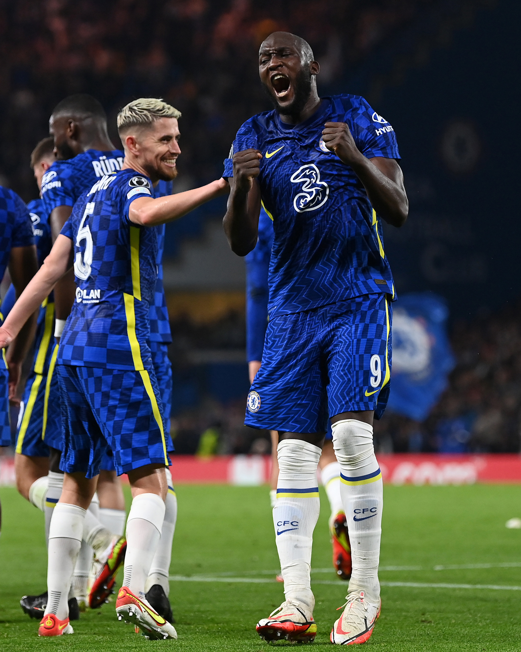 Chelsea bate Zenit com gol de Lukaku e Juventus passa fácil por time sueco