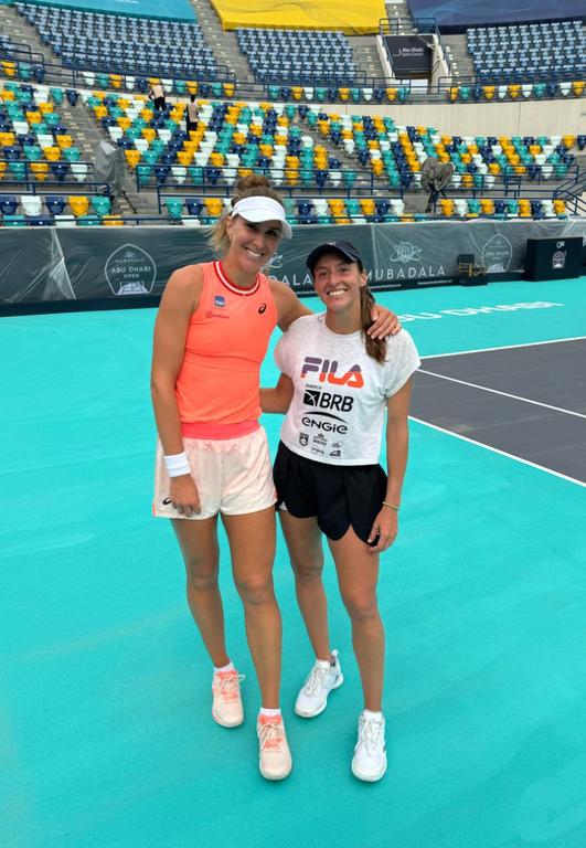 Luisa Stefani estreia nesta terça-feira (6) no WTA 500 de Abu Dhabi ao lado de Beatriz Haddad Maia