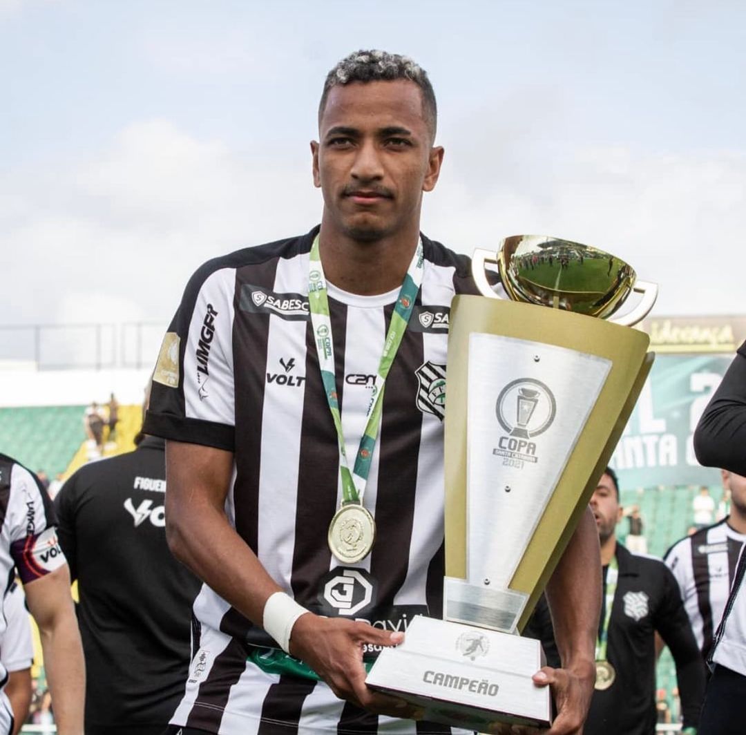 Campeão pelo Figueirense da Copa Santa Catarina, Mirandinha festeja primeiro título como profissional